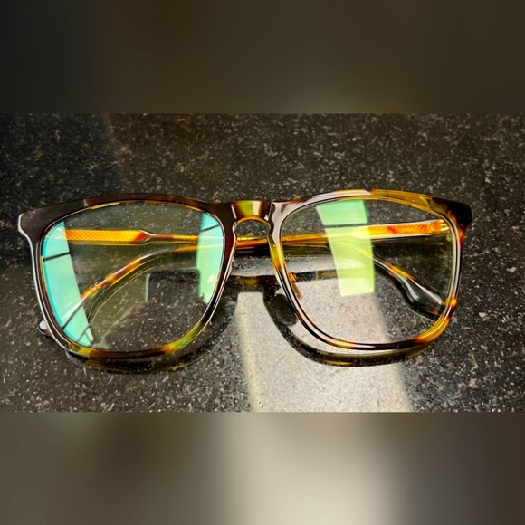 Victoria Beckham Tortoise Glasses - Picture 3 of 7